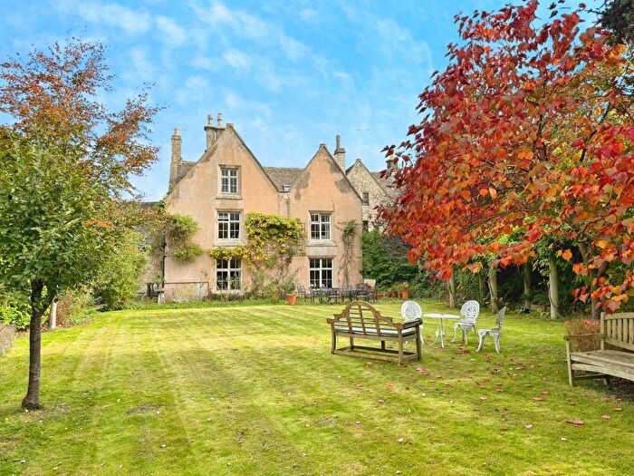 4 Bedroom Semi-Detached House For Sale In Brimscombe, Stroud, GL5