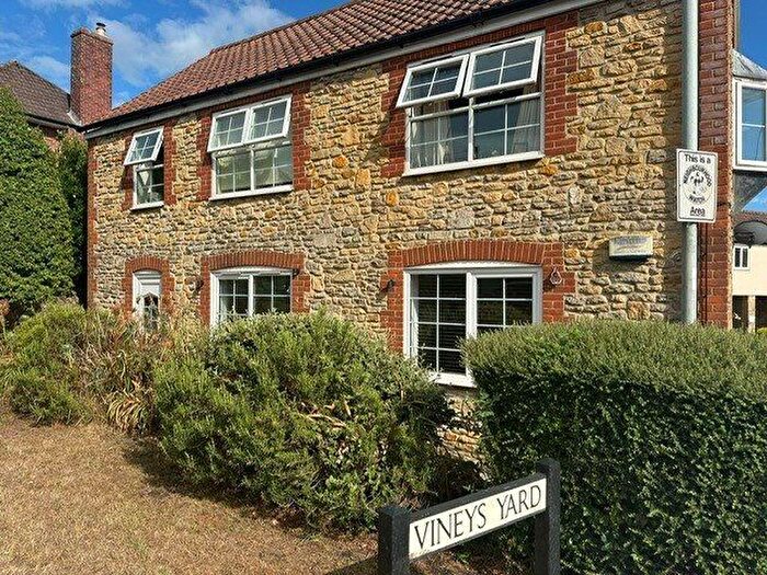 1 Bedroom Flat To Rent In Vineys Yard, Bruton, BA10