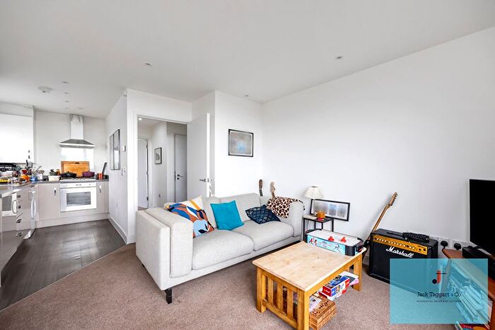 1 Bedroom Flat For Sale In Hove Park Gardens, Hove, BN3
