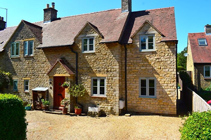 4 Bedroom Semi Detached House For Sale In Heyford Road, Steeple Aston, OX25