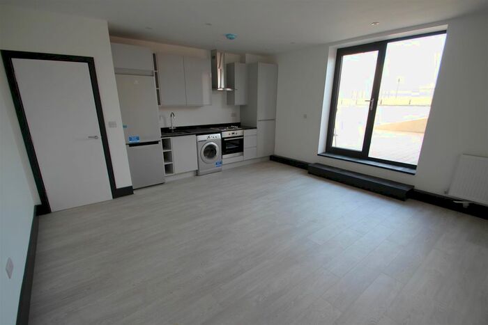 1 Bedroom Flat To Rent In Molesey Road, West Molesey, KT8