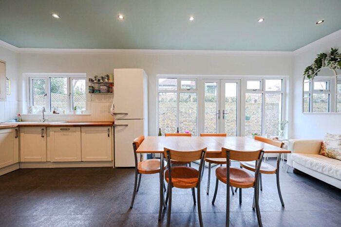4 Bedroom Detached House For Sale In Tyrone Road, Southend-On-Sea, SS1