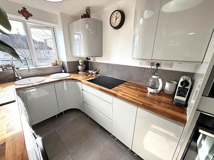 2 Bedroom Flat For Sale In Chiswell Court, Watford, WD24