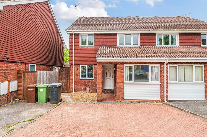 4 Bedroom Semi-Detached House To Rent In Sycamore Drive, Kings Worthy, SO23