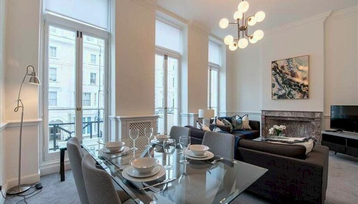 2 Bedroom Flat To Rent In Somerset Court, - Lexham Gardens, London, W8