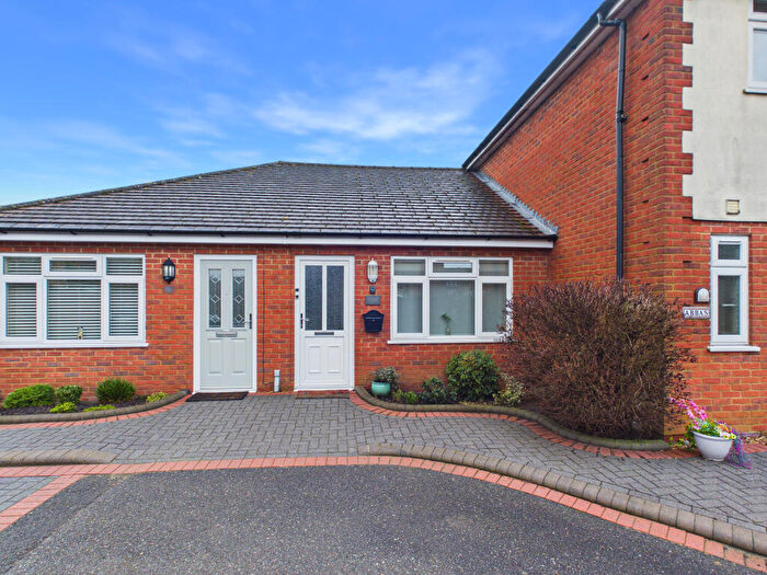 1 Bedroom Bungalow For Sale In Marlow Road, Stokenchurch, Buckinghamshire, HP14