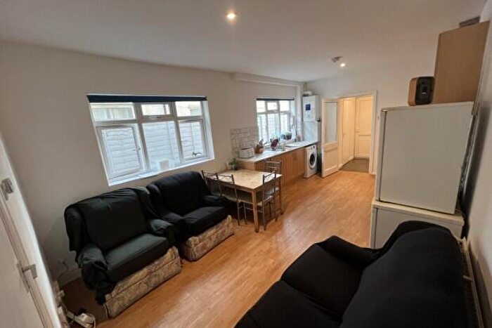 5 Bedroom Terraced House To Rent In North Road Cardiff, CF10