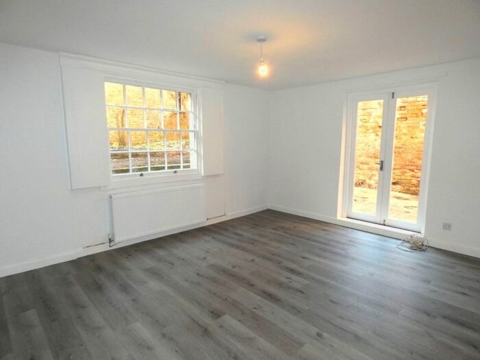 1 Bedroom Flat To Rent In Lansdown Crescent, Cheltenham, GL50