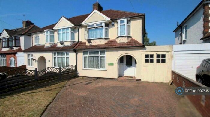 3 Bedroom Semi-Detached House To Rent In Westwood Lane, Welling, DA16