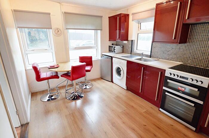 3 Bedroom Flat To Rent In Winnall Manor Road, Braxton House Winnall Manor Road, SO23