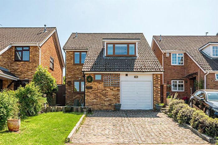 4 Bedroom Detached House For Sale In Cypress Avenue, Enfield, EN2