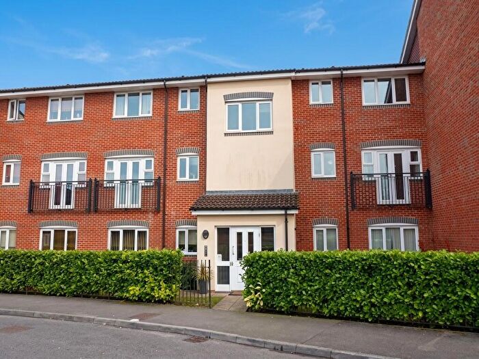 2 Bedroom Flat To Rent In Kiln Way, Dunstable, Bedfordshire, LU5