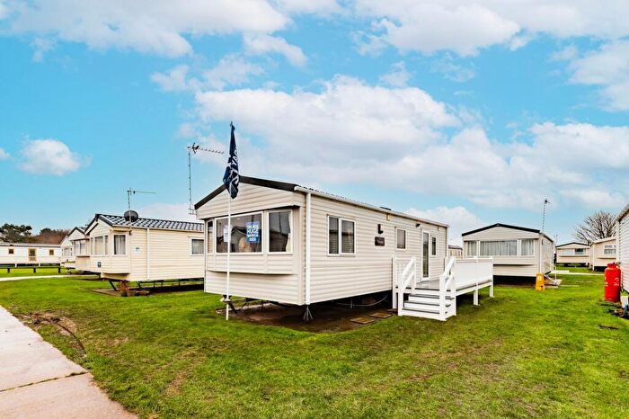 2 Bedroom Park Home For Sale In Coast Road, Corton, NR32