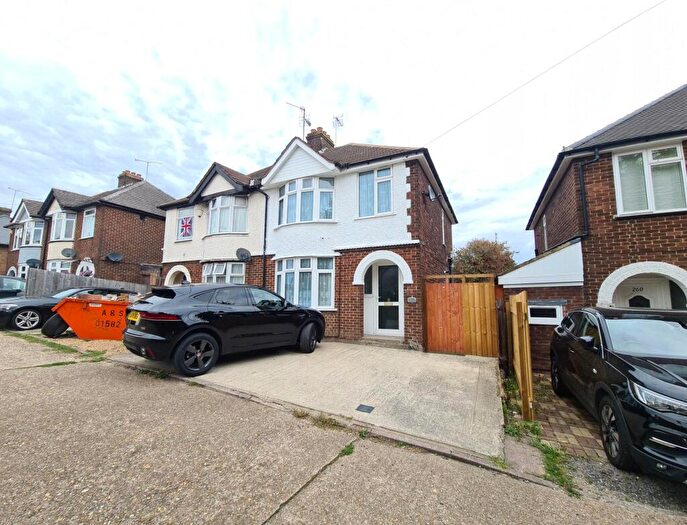 3 Bedroom Semi-Detached House To Rent In High Street North, Dunstable, LU6