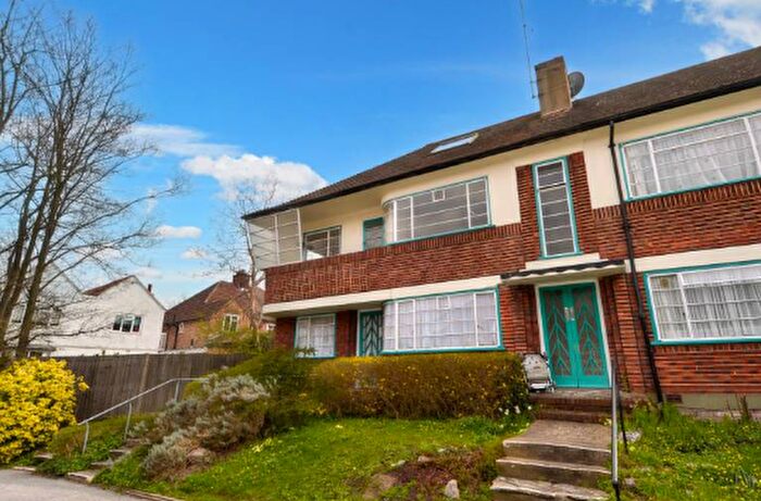 3 Bedroom Flat To Rent In Glenhill Close (), Finchley `, N3