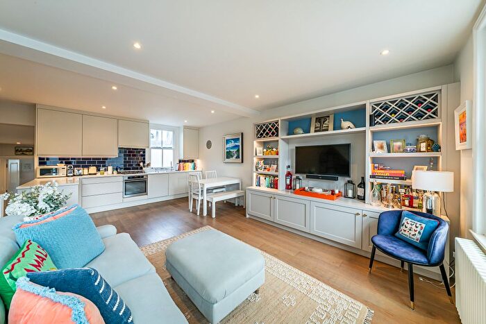 2 Bedroom Flat For Sale In Robertson Street, London, SW8