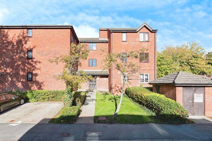 1 Bedroom Flat For Sale In Linnet Way, Purfleet-On-Thames, RM19