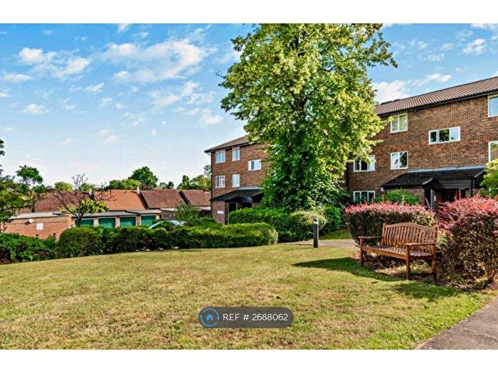 2 Bedroom Flat To Rent In Kingsleigh Walk, Bromley, BR2