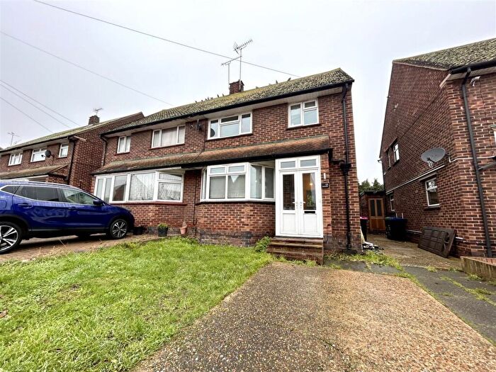 3 Bedroom Semi Detached House To Rent In Richmond Drive, Westcliff-On-Sea, SS0