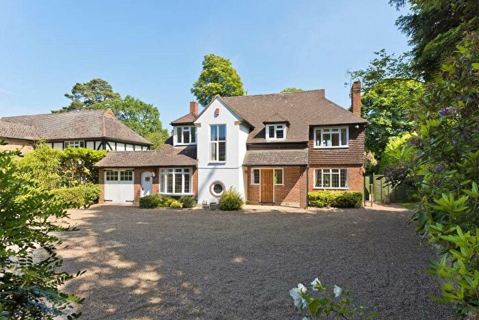 4 Bedroom Detached House To Rent In Granville Close, Weybridge, Surrey, KT13
