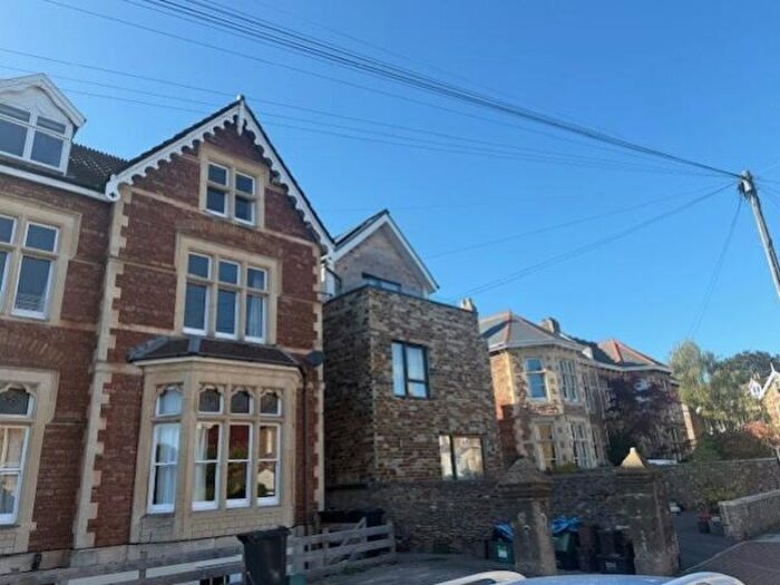 3 Bedroom Flat To Rent In Hurle Crescent, Clifton, Bristol, BS8
