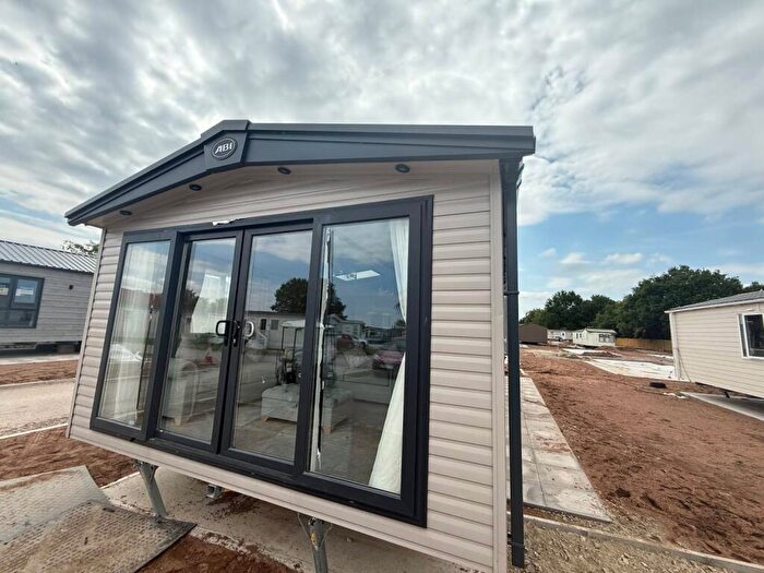 3 Bedroom Lodge For Sale In Chapel Hill, Witham Bank, LN4