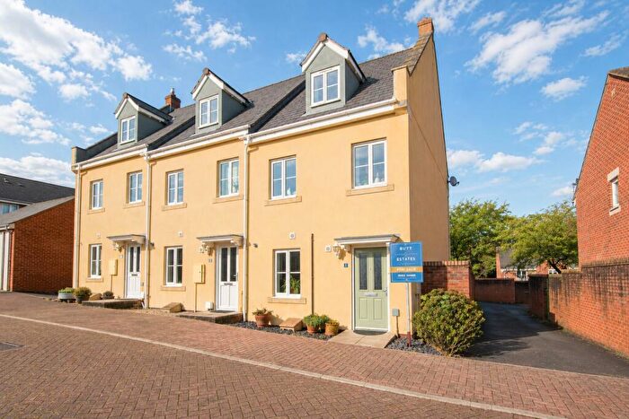3 Bedroom End Of Terrace House For Sale In Norman Mews, Exeter, EX2