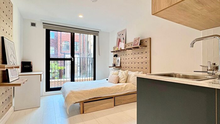 Studio To Rent In Commercial Road, London, E14