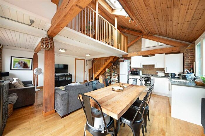 2 Bedroom Flat To Rent In Maltings Place, London Bridge, SE1