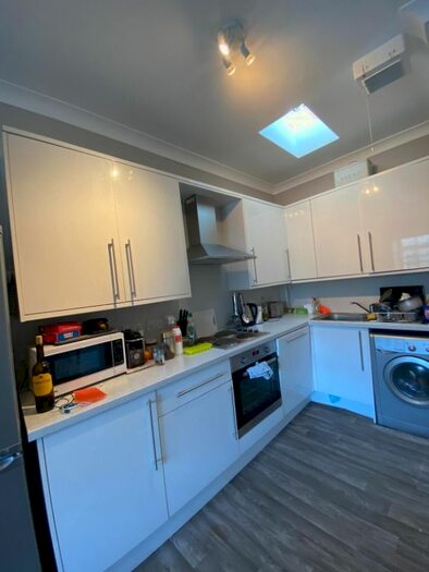 3 Bedroom Flat To Rent In Montague Street, Newington, Edinburgh, EH8