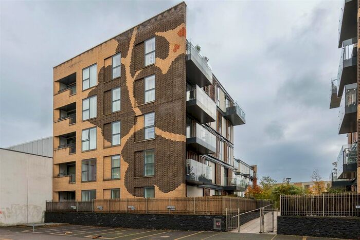 2 Bedroom Flat To Rent In Jacks Farm Way, London, E4