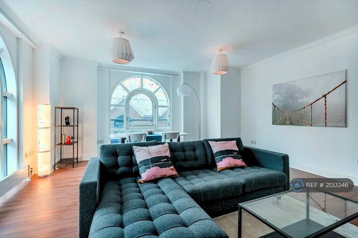 2 Bedroom Flat To Rent In Plantation Wharf, London, SW11