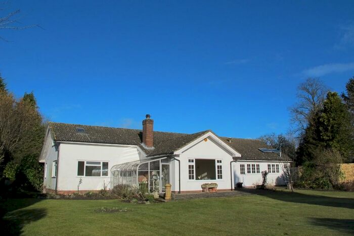 4 Bedroom Detached Bungalow To Rent In Bishopstone, Buckinghamshire, HP17