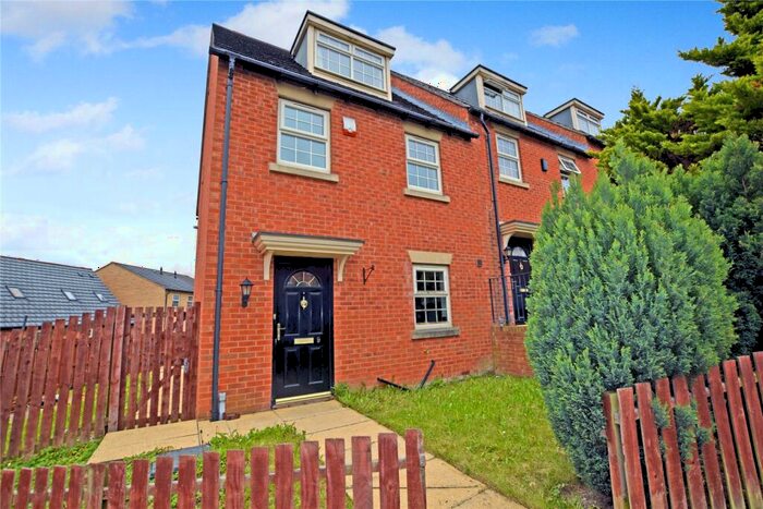 3 Bedroom Town House To Rent In Mozart Way, Churwell, Morley, Leeds, LS27