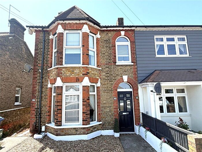 2 Bedroom Flat For Sale In Wharf Road, Stanford-Le-Hope, Essex, SS17