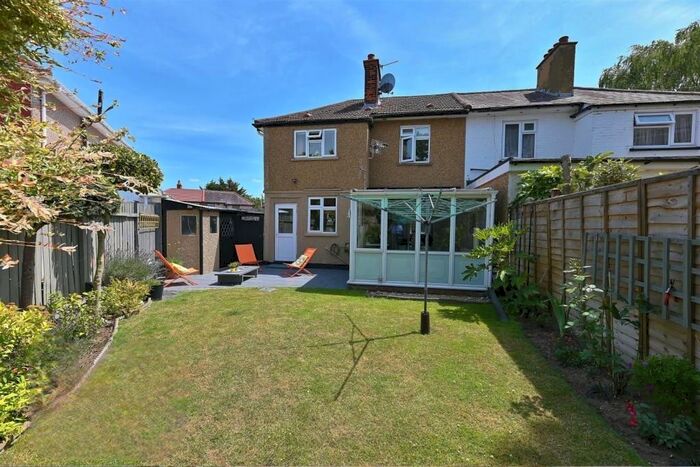 3 Bedroom Terraced House To Rent In Duke Road, Ilford, IG6