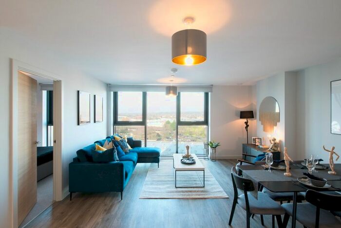 3 Bedroom Flat To Rent In The Quays, Salford, M50