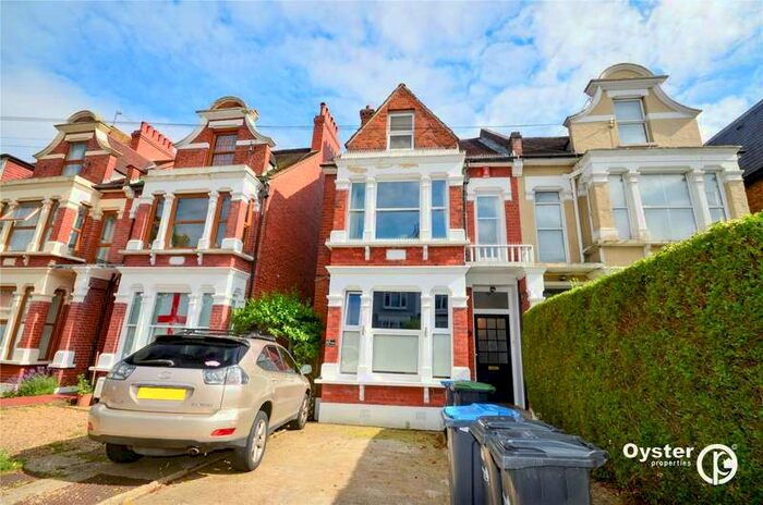 3 Bedroom Apartment To Rent In The Limes Avenue, London, N11