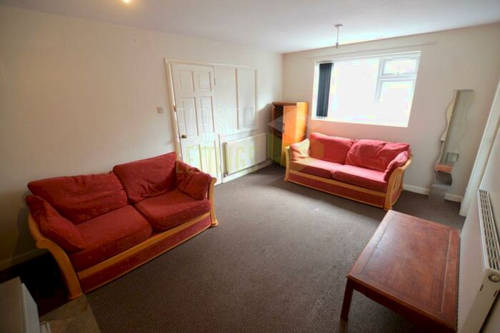 6 Bedroom Detached House To Rent In Elmfield Avenue, Stoneygate, LE2