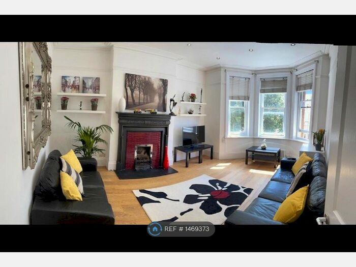 3 Bedroom Flat To Rent In Delawere Mansions, London, W9