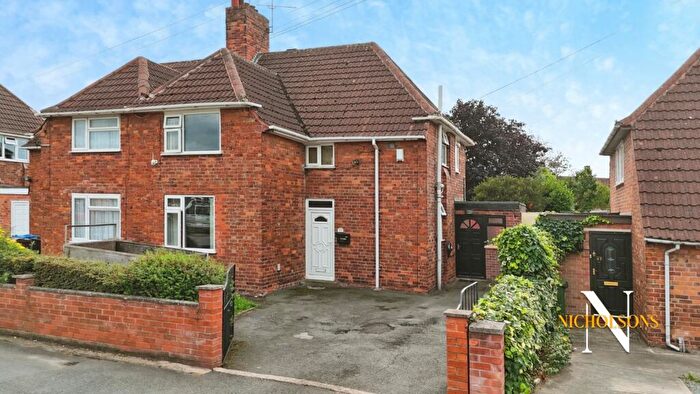 3 Bedroom Semi Detached House For Sale In Hallcroft Road, Retford, Nottinghamshire, DN22