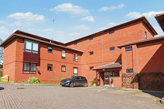 2 Bedroom Flat For Sale In Fircroft, Hightown Road, Banbury, OX16