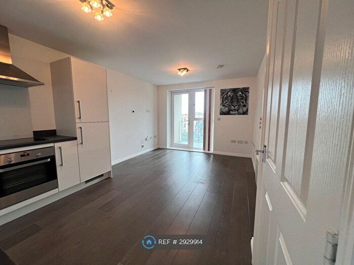 1 Bedroom Flat To Rent In Manor Way, Borehamwood, WD6
