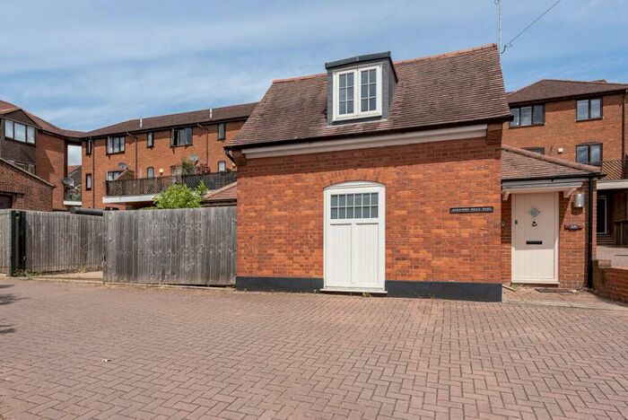 2 Bedroom Detached House To Rent In Saracens Head Yard Pageant Road, AL1