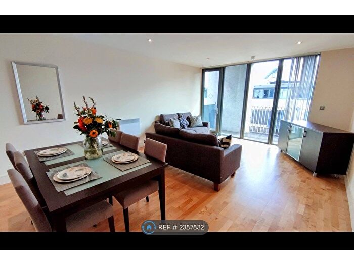 2 Bedroom Flat To Rent In City Walk, London, SE1