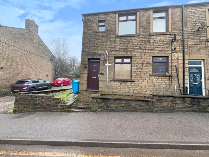 2 Bedroom End Of Terrace House To Rent In Huddersfield Road, Waterhead, Oldham, Greater Manchester, OL4