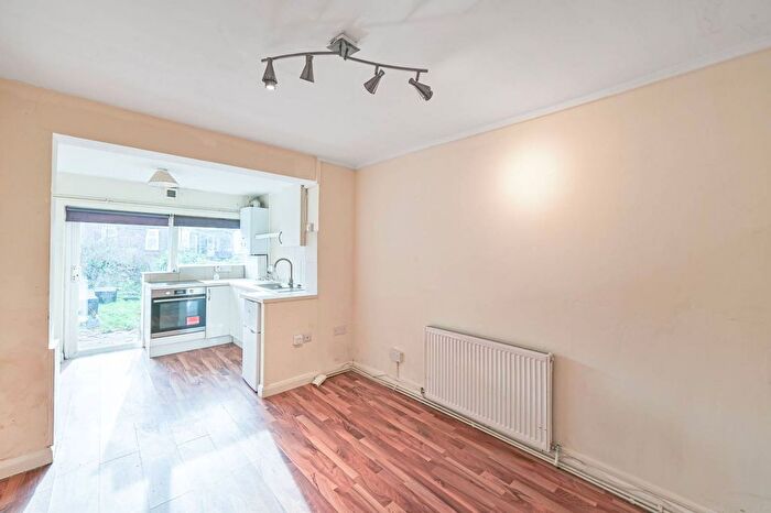 Studio To Rent In Woodstock Avenue, Golders Green, London, NW11