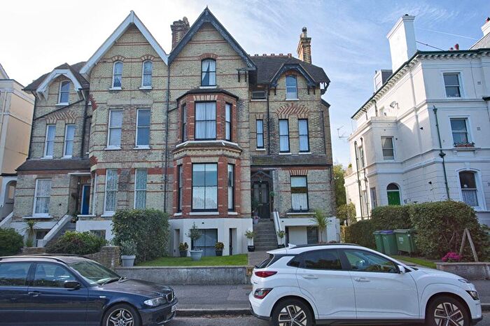 3 Bedroom Flat For Sale In Castle Hill Avenue, Folkestone, CT20