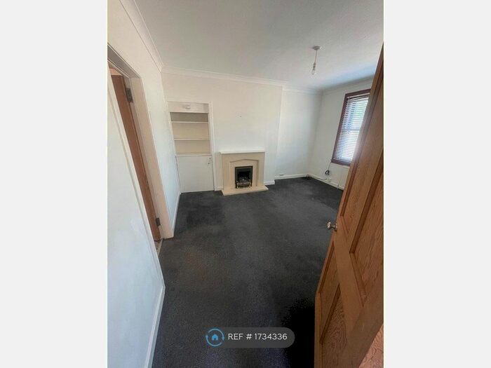 4 Bedroom Semi-Detached House To Rent In Birkenside, Gorebridge, EH23