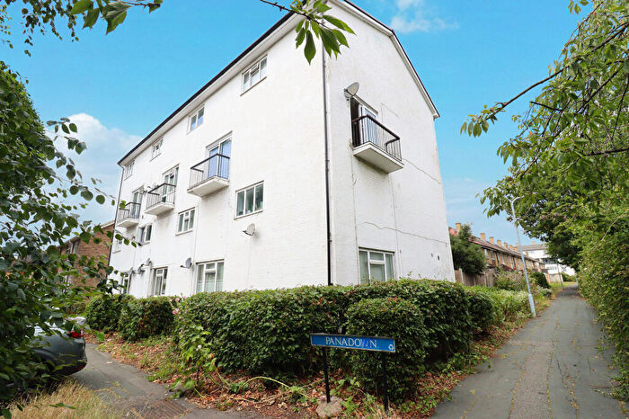 2 Bedroom Maisonette For Sale In Panadown, Basildon, Essex, SS15